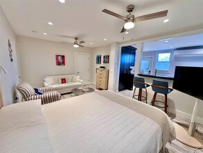 94 Main St in Westhampton Beach, NY - Building Photo - Building Photo