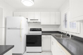 6600 Royal Palm Blvd in Margate, FL - Building Photo - Building Photo
