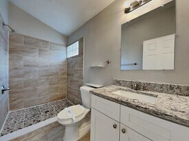 2313 Green Lawn St in Brandon, FL - Building Photo