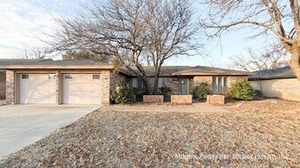 5520 80th St in Lubbock, TX - Building Photo