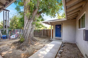 1708-1710 Alameda Ave in Davis, CA - Building Photo
