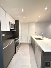 Large newly renovated 2 bed 2 bath - WEST in New York, NY - Building Photo - Building Photo