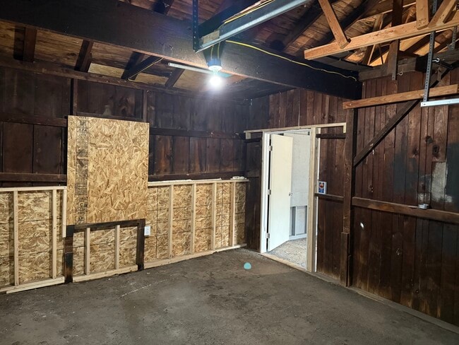 80 Prospect St, Unit Garage Bays for Rent in Middletown, CT - Foto de edificio - Building Photo