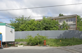 50 Green Belt Dr in Toronto, ON - Building Photo - Building Photo