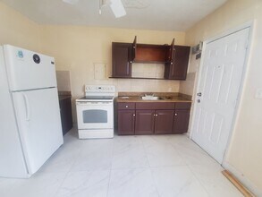 680 SW 7th Ave in Miami, FL - Building Photo - Building Photo