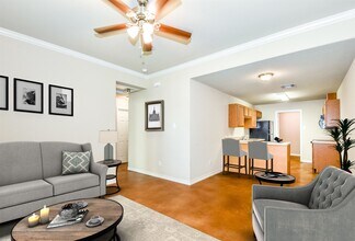 1105 Parkhurst Ave in Cleveland, TX - Building Photo - Building Photo