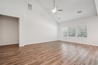 803 Main St in Hutto, TX - Building Photo - Building Photo