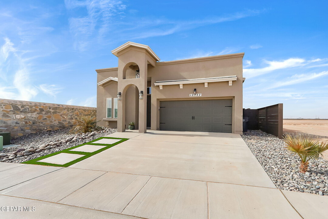 12757 Viendo Norte Dr in El Paso, TX - Building Photo