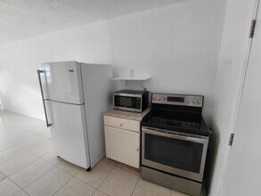 1404 NW 60th St, Unit 1406 nw 60 st in Miami, FL - Building Photo - Building Photo