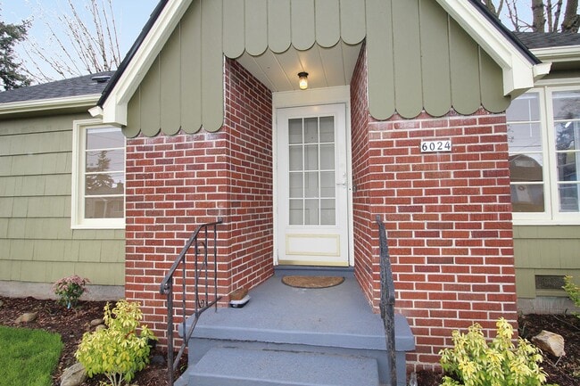 6024 NE 17th Ave in Portland, OR - Building Photo - Building Photo