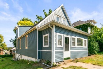 3042 Cottage Grove Ave in Omaha, NE - Building Photo - Building Photo