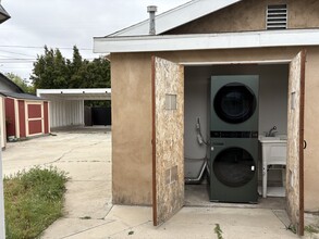 7351 Alabama Ave, Unit 7351 in Canoga Park, CA - Foto de edificio - Building Photo