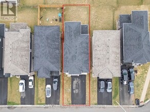 16 McLaughlin St in Welland, ON - Building Photo - Building Photo