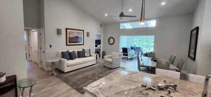 421 Kings Way in Naples, FL - Building Photo - Building Photo