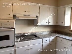 7328 W Honey Creek Dr in Milwaukee, WI - Building Photo - Building Photo