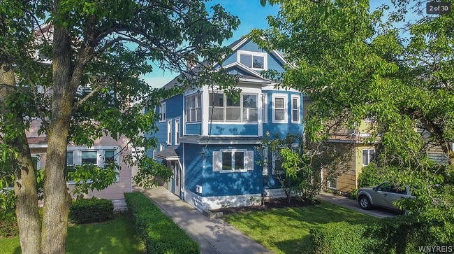 45 Fairchild Pl, Unit Upper in Buffalo, NY - Foto de edificio - Building Photo