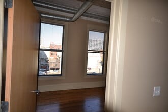 1 Oakes St SW in Grand Rapids, MI - Building Photo - Building Photo