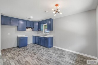 21 Eloy St in Brownsville, TX - Building Photo - Building Photo
