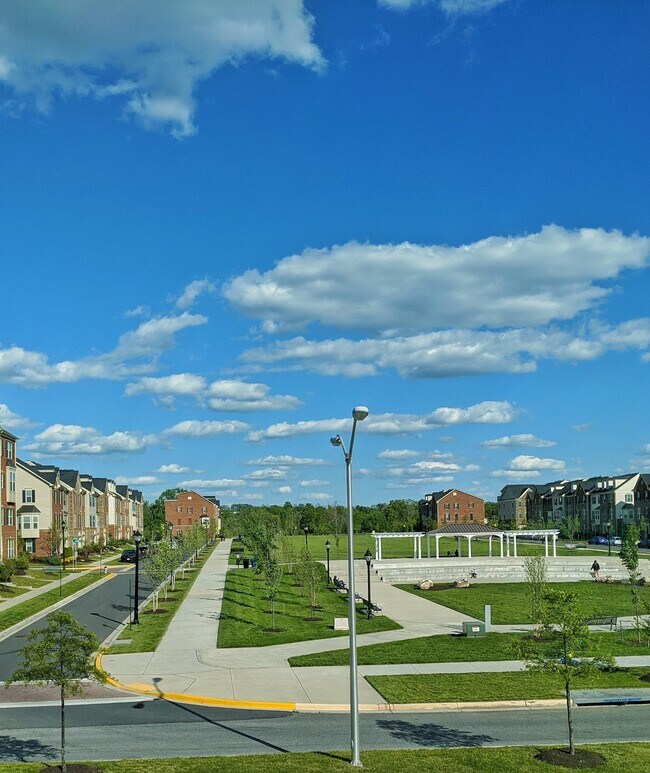 8202 Greenbelt Station Pkwy Apartments and Nearby Greenbelt Apartments