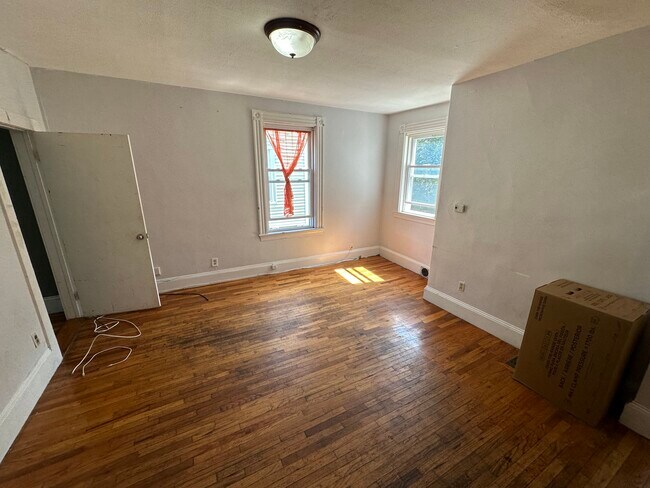 23 Pratt St, Unit 2 in Boston, MA - Foto de edificio - Building Photo