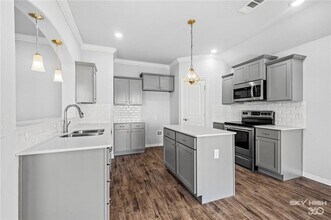 53 S Geranium Ln in Fayetteville, AR - Foto de edificio - Building Photo