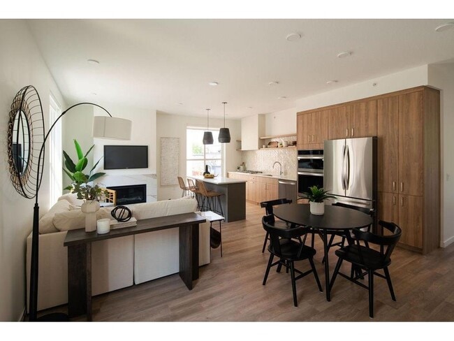 7 West Dr in Excelsior, MN - Building Photo - Building Photo