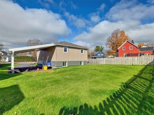 101 Main St E in Mississippi Mills, ON - Building Photo - Building Photo