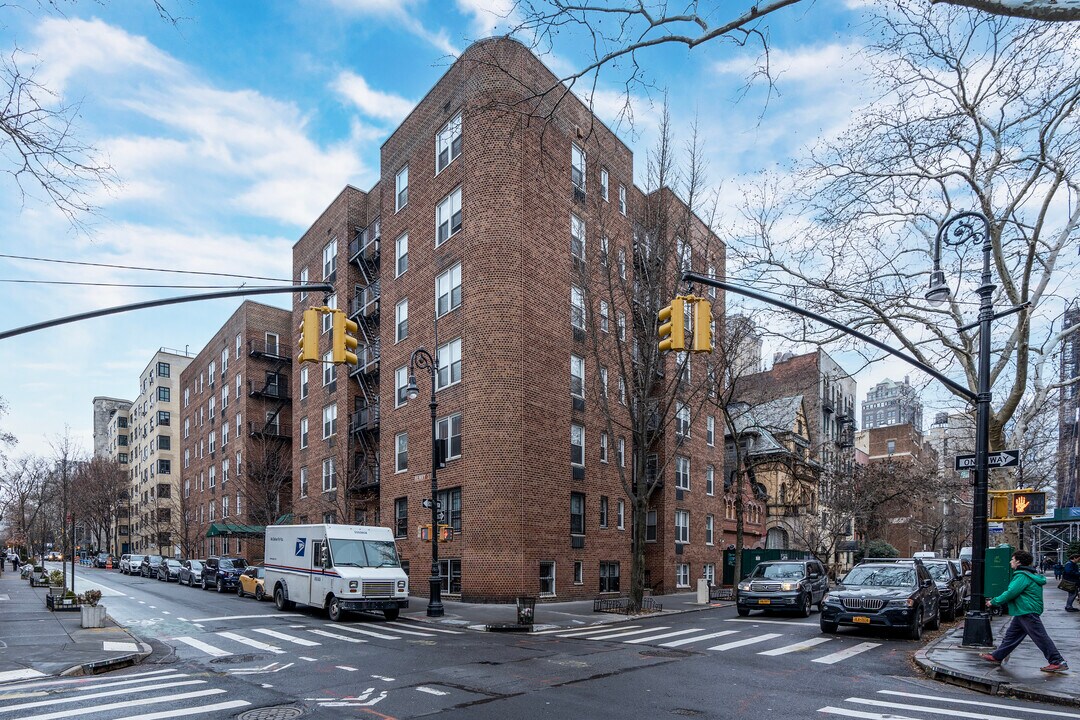 245 Henry St in Brooklyn, NY - Building Photo