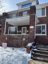 879 Beaconsfield Ave, Unit 2 in Grosse Pointe Park, MI - Building Photo