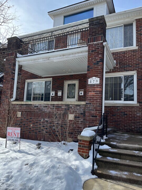 879 Beaconsfield Ave, Unit 2 in Grosse Pointe Park, MI - Foto de edificio