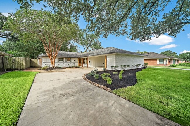 property at 5123 Willowbend Blvd