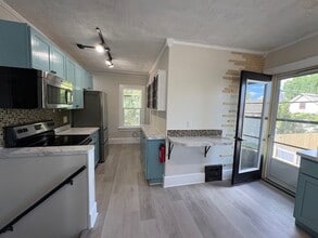 219 S 4th St, Unit Upper Unit in Stoughton, WI - Building Photo - Building Photo