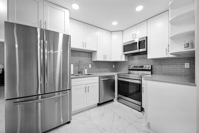 6279 Bay Club Dr, Unit 3 in Fort Lauderdale, FL - Building Photo - Building Photo