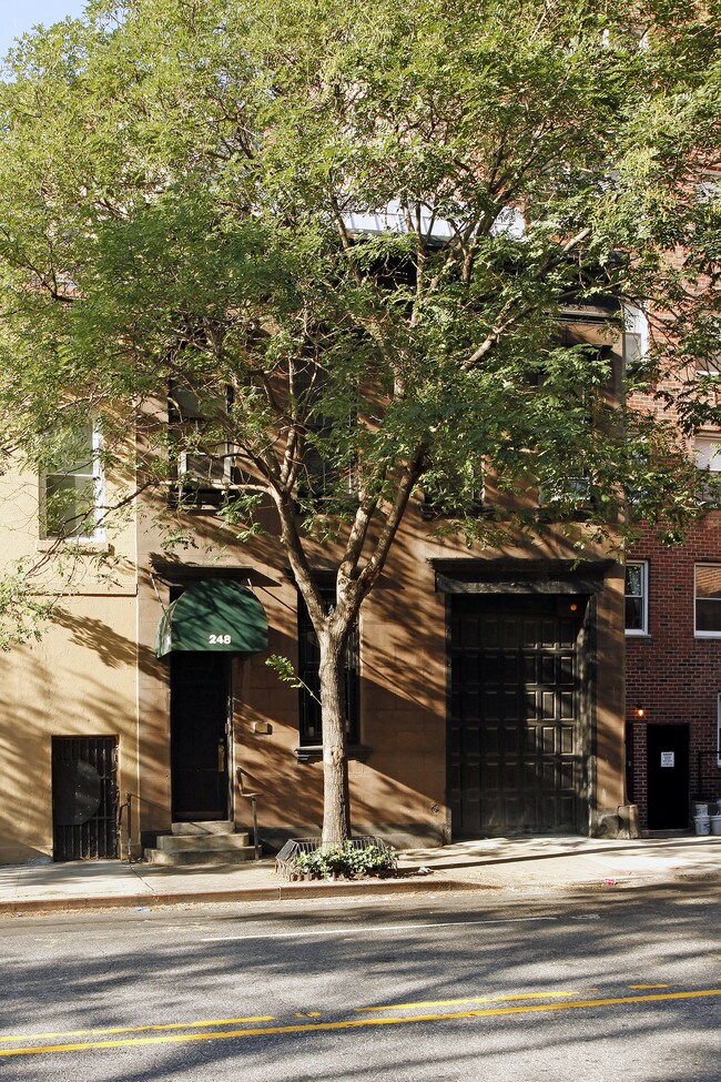 248 E 35th St in New York, NY - Building Photo - Building Photo