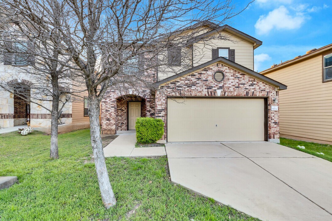 9004 Bird Brook Ln in Austin, TX - Building Photo
