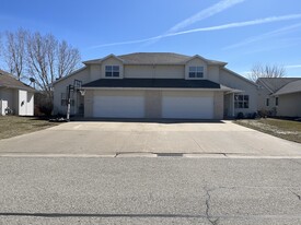 5335 Brookview Dr, Unit 5335 in Appleton, WI - Building Photo
