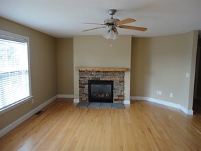 404 Eckley Ct in Greer, SC - Foto de edificio - Building Photo