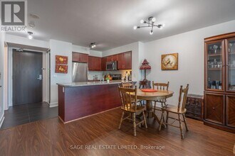 19 Grand Trunk Crescent in Toronto, ON - Building Photo - Building Photo