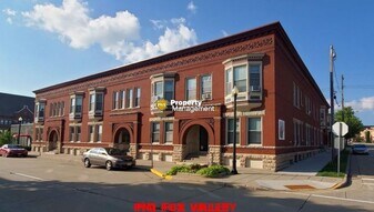 136 High Ave in Oshkosh, WI - Building Photo