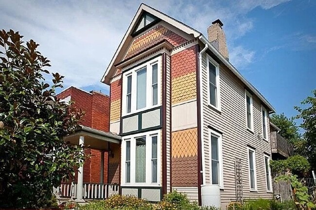 2555 Holmes St in Kansas City, MO - Building Photo - Building Photo