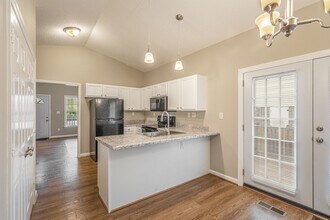 1104 Kirkman St in Greensboro, NC - Building Photo - Building Photo