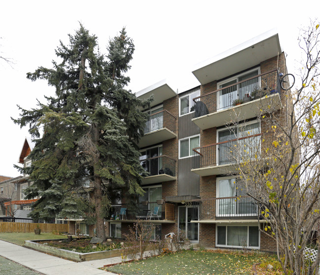 Oakwood Place in Calgary, AB - Building Photo - Building Photo