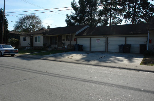 1919 Gamel Way in Mountain View, CA - Foto de edificio - Building Photo