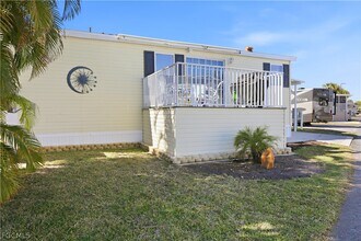 158 Nanaimo Trail in Fort Myers Beach, FL - Building Photo - Building Photo