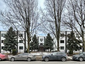 7621 N Sheridan Rd in Chicago, IL - Building Photo