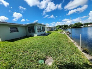 2409 NW 51st St in Fort Lauderdale, FL - Building Photo - Building Photo