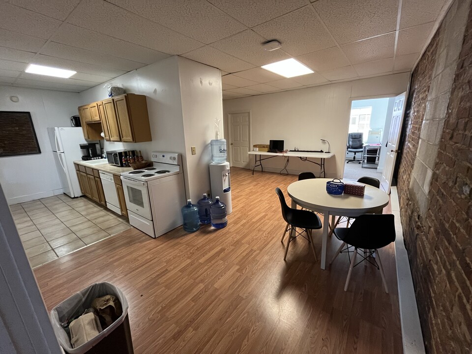 107 E Culton St in Warrensburg, MO - Building Photo
