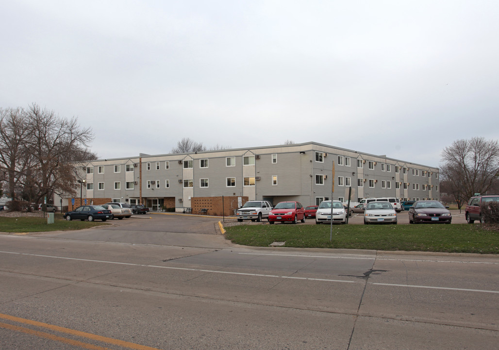 Heights Manor in Columbia Heights, MN - Building Photo