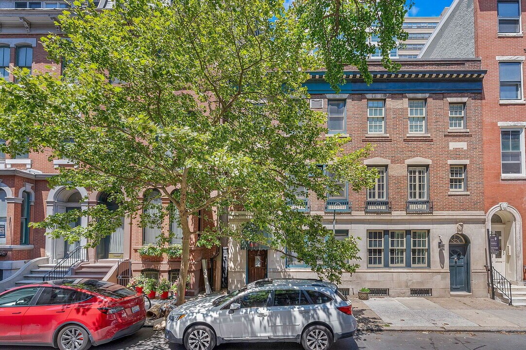 1833 Spruce St in Philadelphia, PA - Building Photo