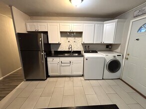 140 Hickory Dr in Carpentersville, IL - Building Photo - Building Photo